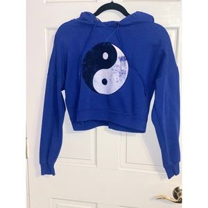 Ying-yang crop blue hoodie